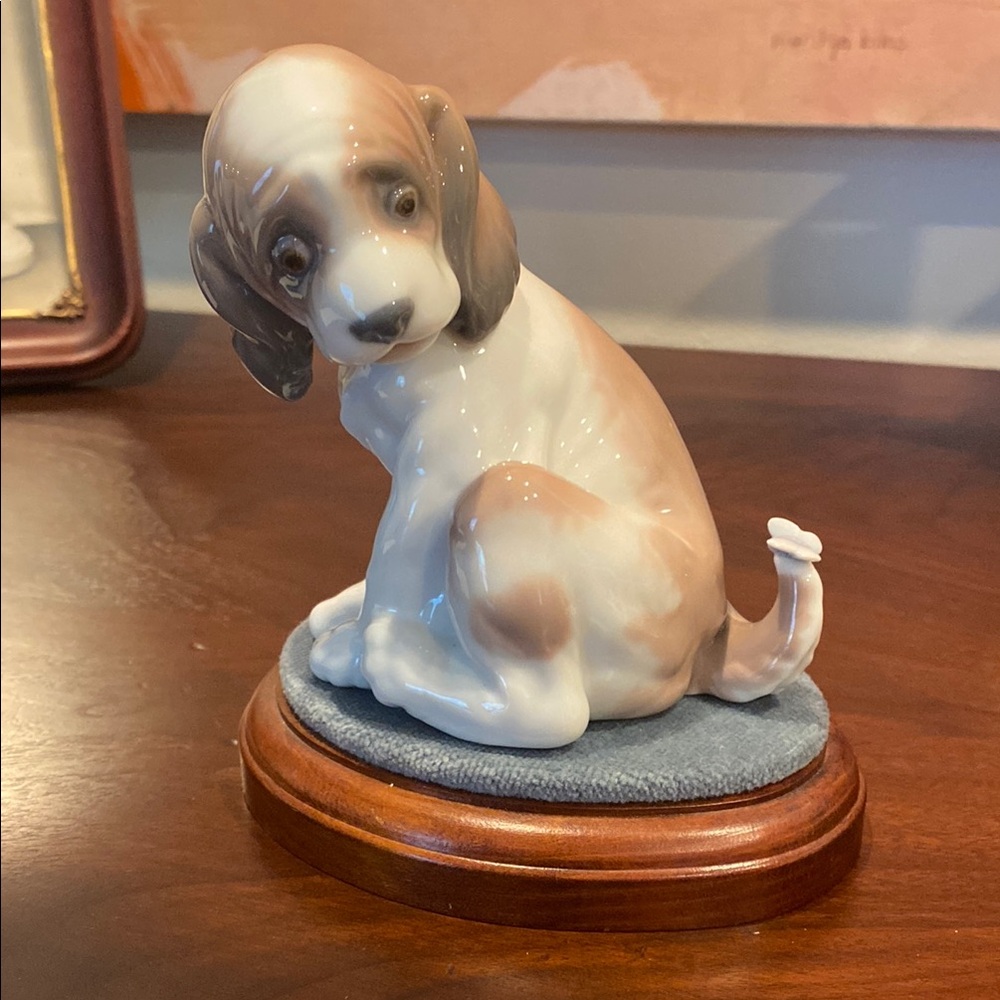CHRISTMAS SALE!! Lladro Vintage Porcelain Dog Figurine. “Gentle Surprise”